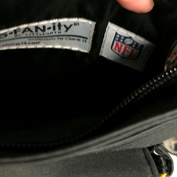NWT Pittsburgh Steelers crossbody. 3 outside pockets adjustable comfort strap. - Picture 3 of 5